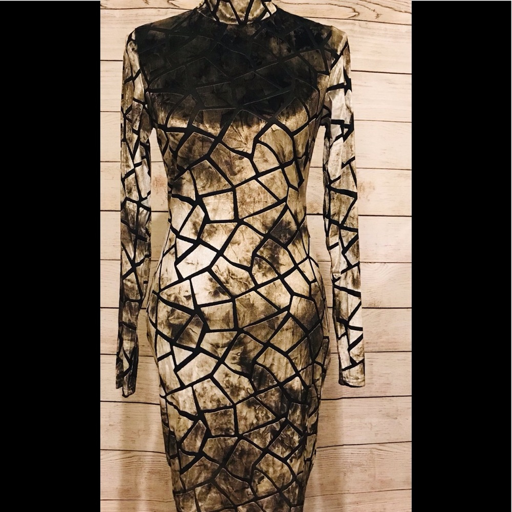 Stunning Form Fitting Knock out dress!